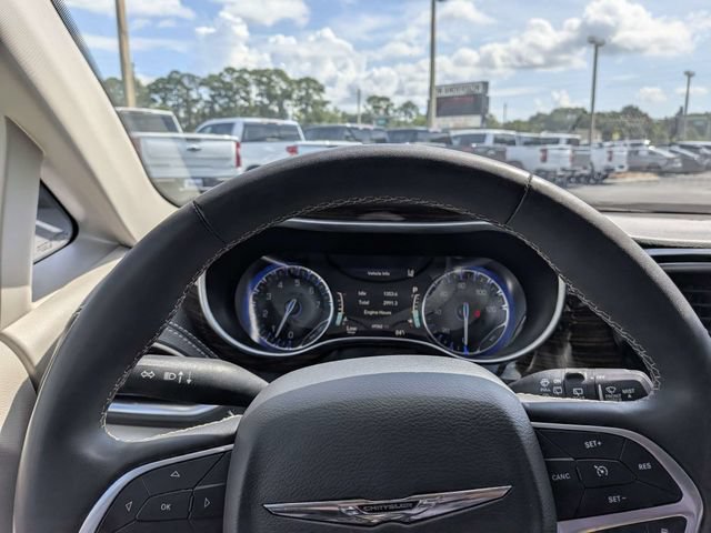 Used 2023 Chrysler Pacifica Limited FWD image 30