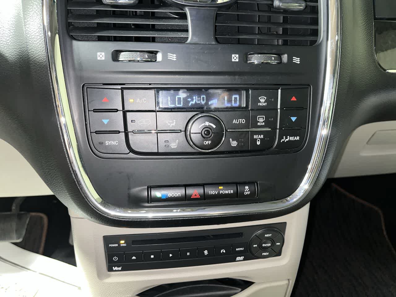 Used 2011 Chrysler Town & Country Touring-L w/ Entertainment Group #2 FWD image 20