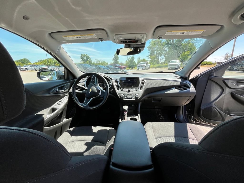 Used 2025 Chevrolet Malibu RS FWD image 13