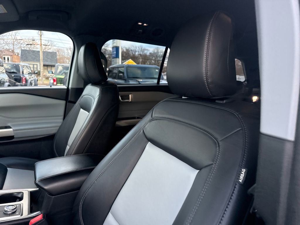 Used 2023 Ford Explorer XLT w/ Equipment Group 202A image 29