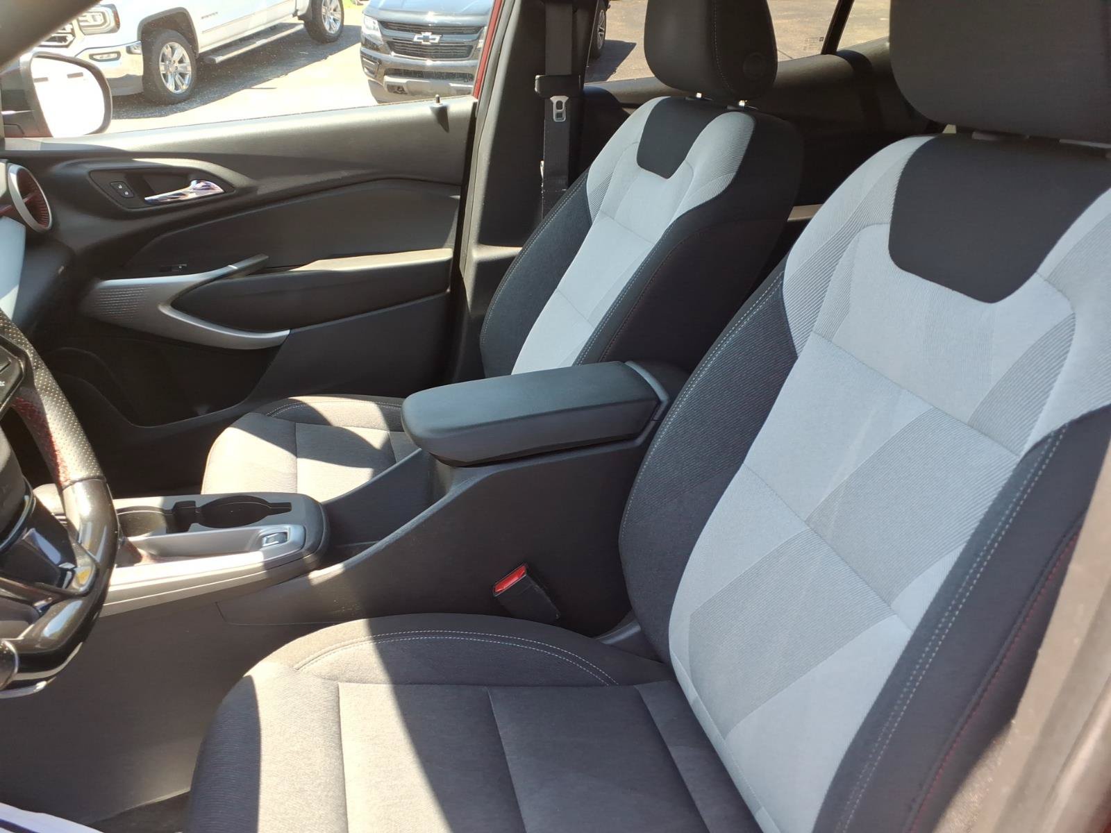 Certified 2025 Chevrolet Trax RS w/ Driver Confidence Package FWD image 10