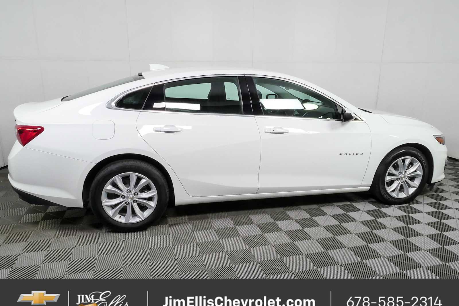 Used 2025 Chevrolet Malibu LT FWD image 2
