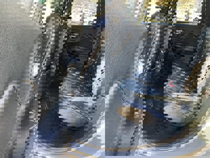 Used 2016 Jeep Cherokee Limited image 16