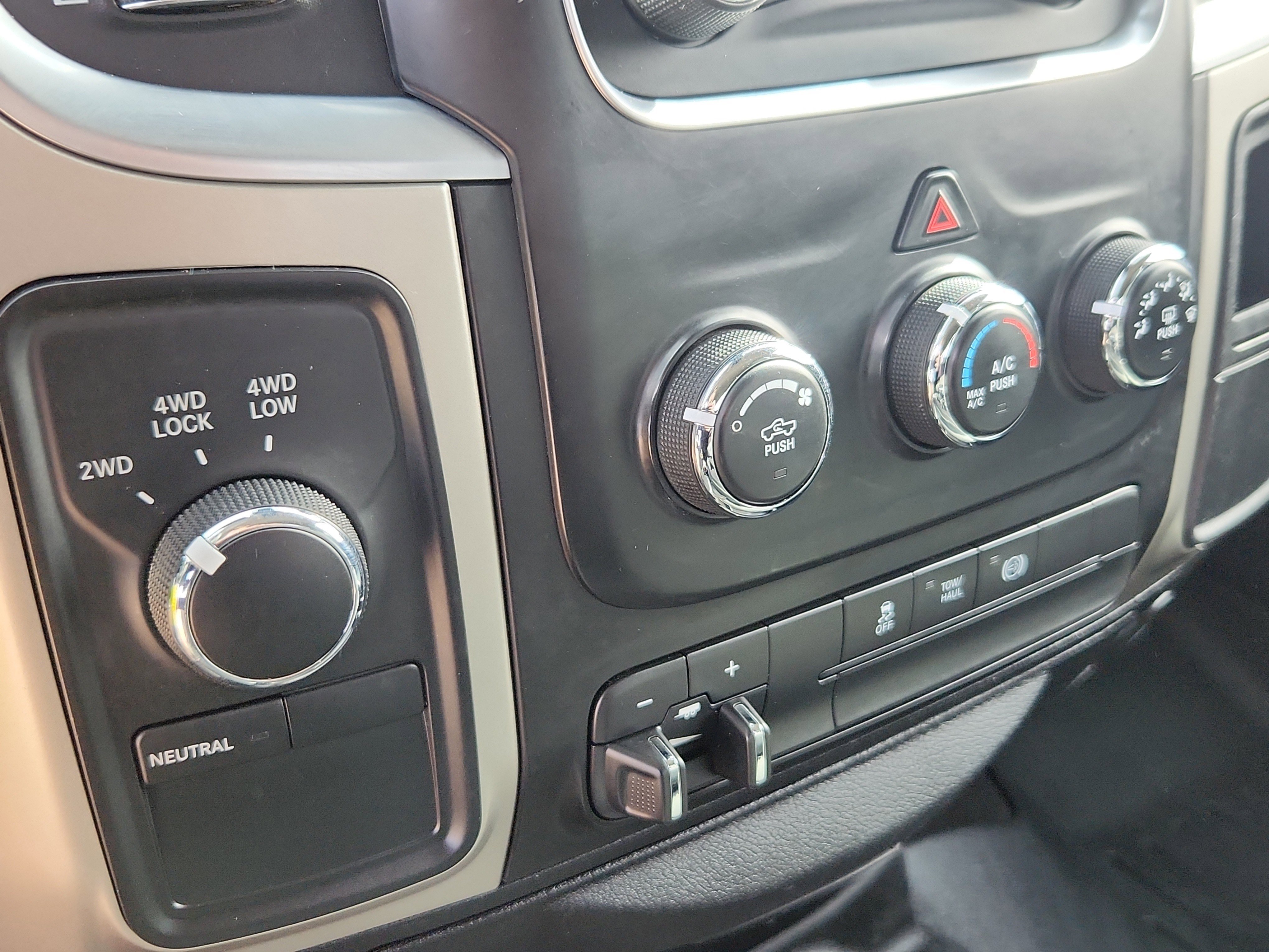 Used 2015 RAM 2500 SLT image 23