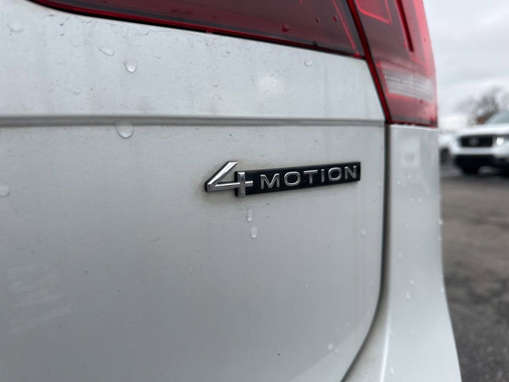Used 2022 Volkswagen Tiguan SE R-Line image 6
