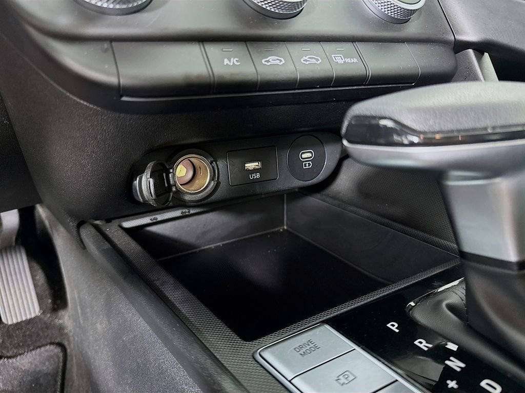 Certified 2025 Hyundai Elantra SE image 34
