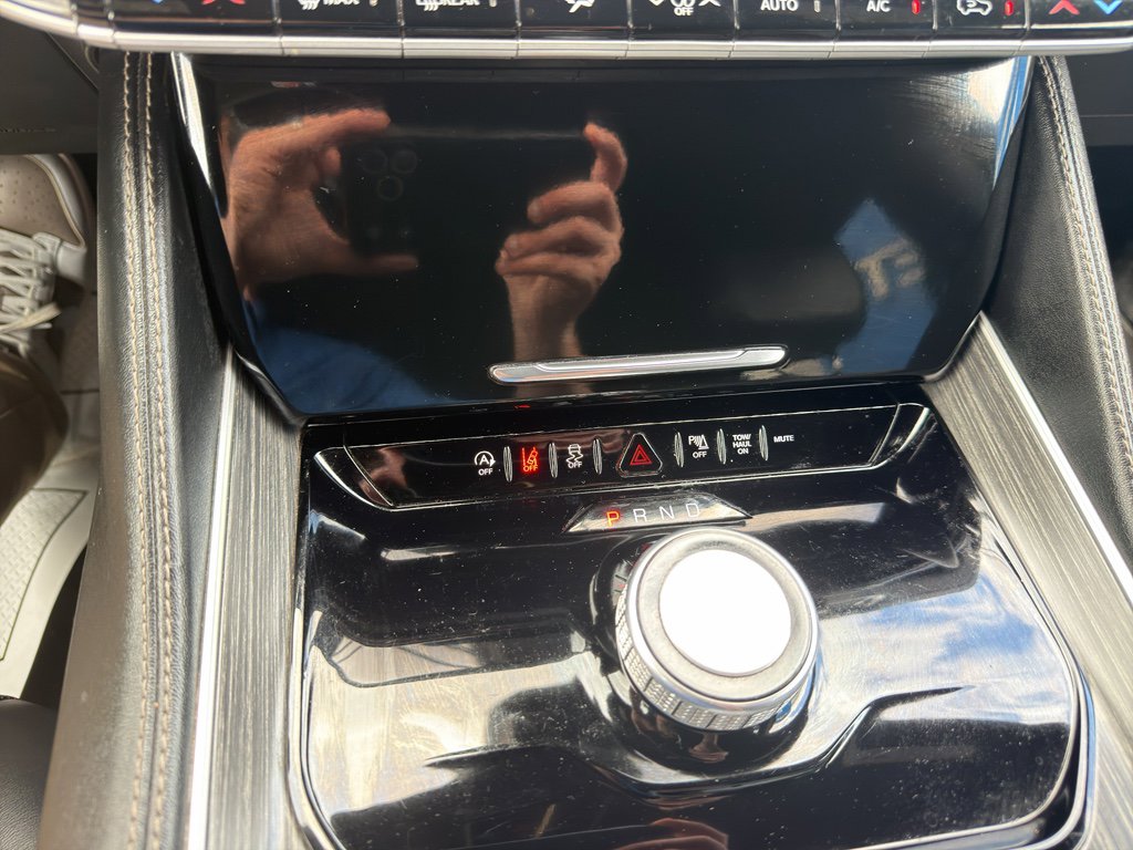 Used 2024 Jeep Wagoneer L Series II image 33