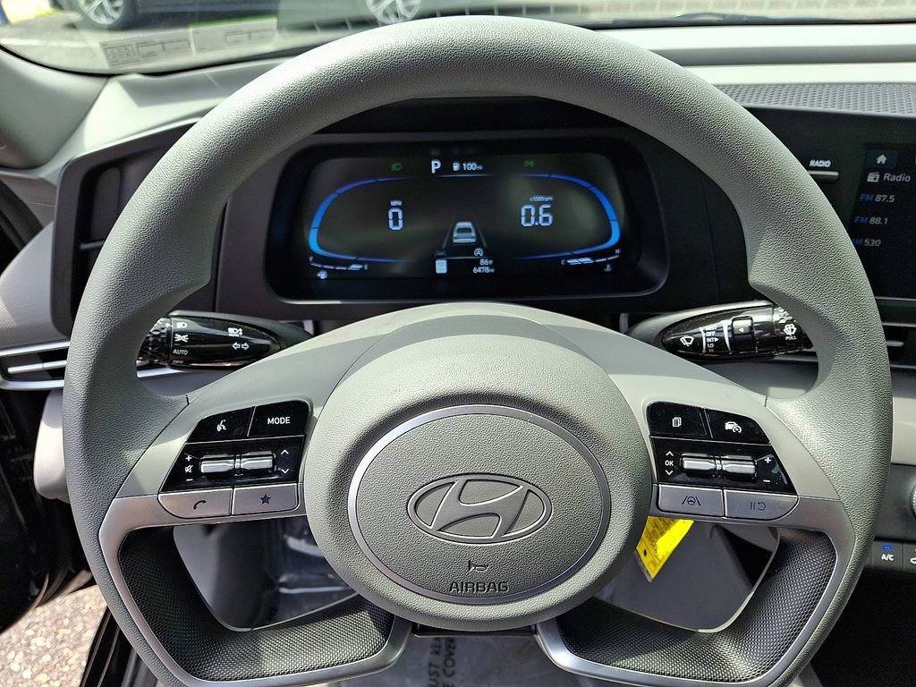 Certified 2025 Hyundai Elantra SE w/ Cargo Package FWD image 19