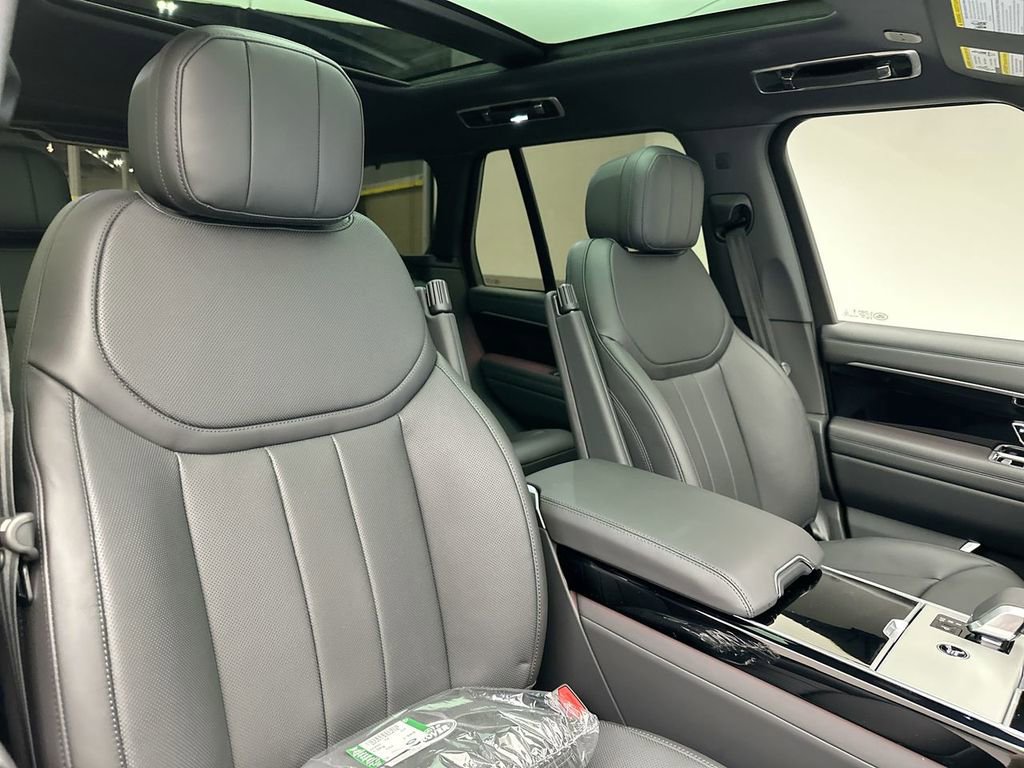 New 2025 Land Rover Range Rover SE image 5