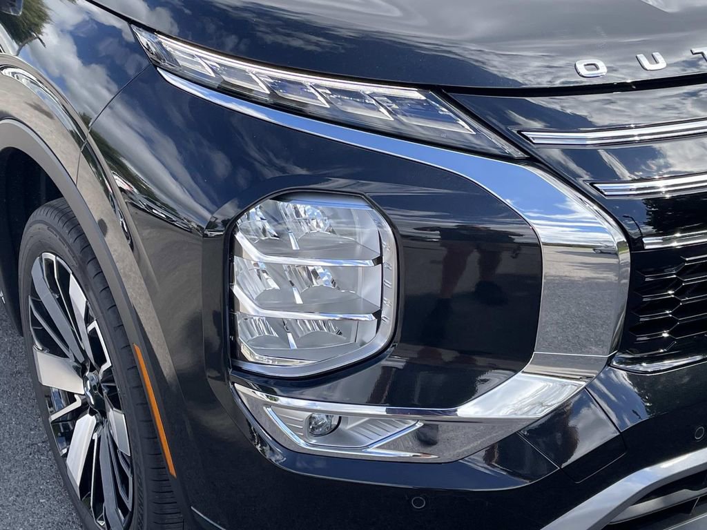 New 2025 Mitsubishi Outlander SEL image 9