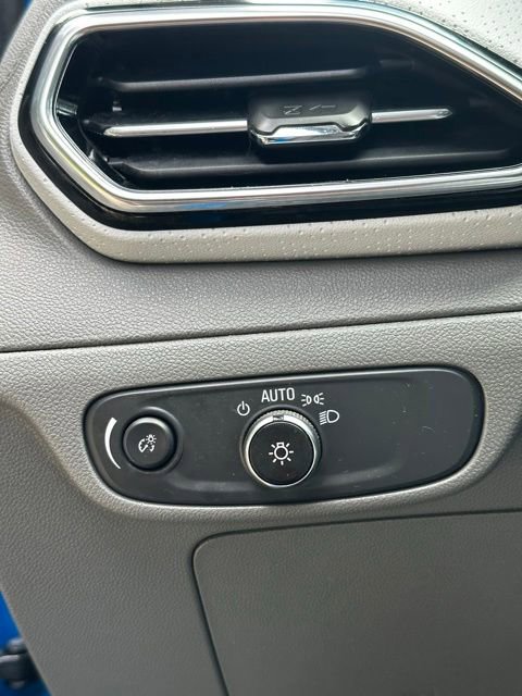 Used 2023 Chevrolet Bolt EUV Premier w/ Sun & Sound Package FWD image 29
