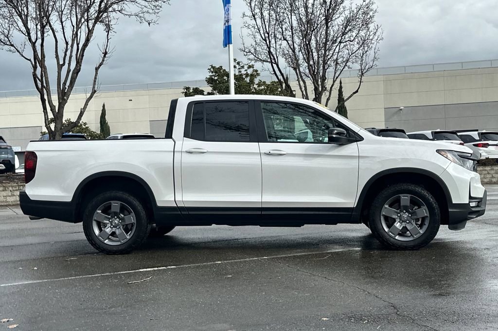 Used 2025 Honda Ridgeline TrailSport image 3