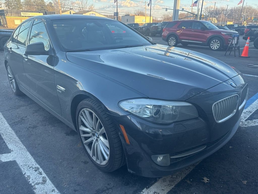 Used 2011 BMW 550i xDrive Sedan image 3