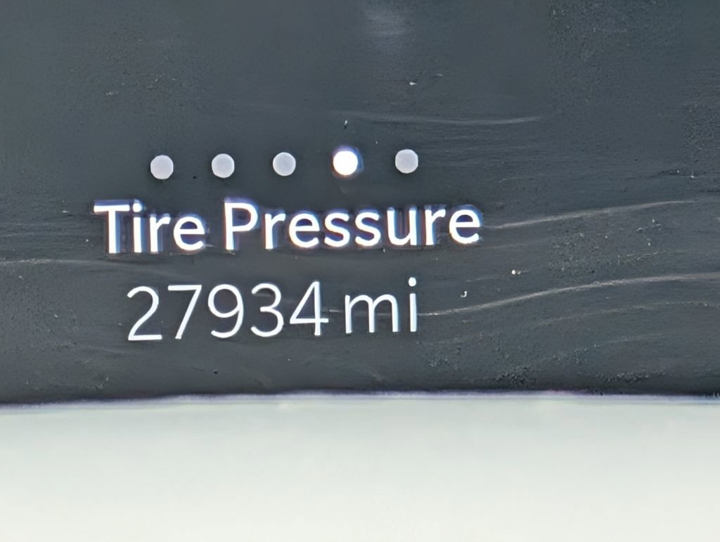 Used 2024 Jeep Grand Cherokee L Limited w/ Luxury Tech Group II image 17