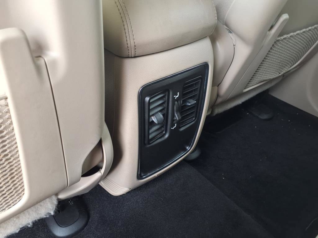 Used 2022 Jeep Grand Cherokee Laredo E AWD/4WD image 11