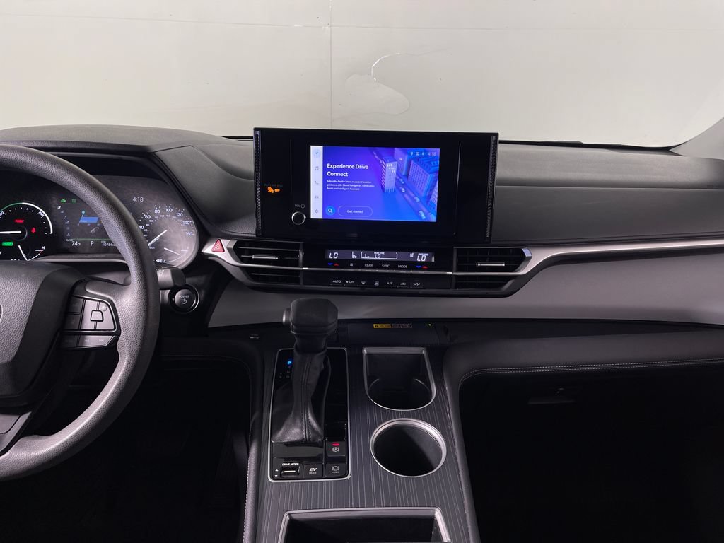 Used 2025 Toyota Sienna LE w/ LE Plus Package FWD image 16