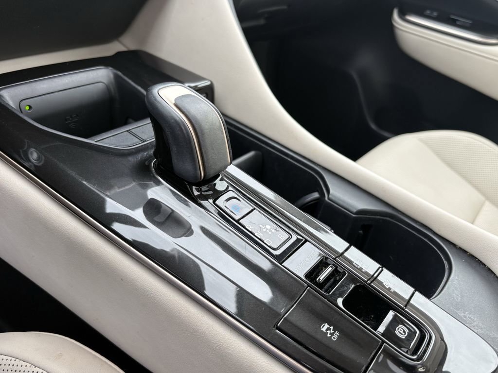 Used 2024 Toyota Crown Limited image 21