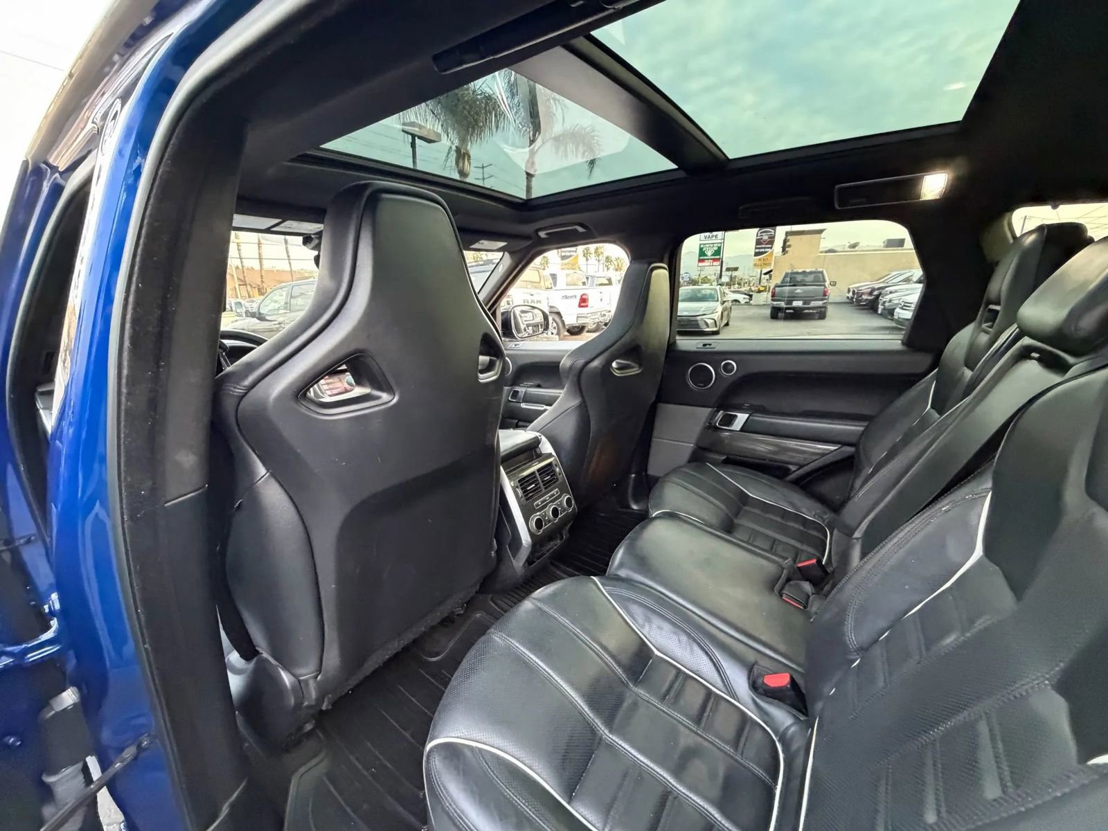 Used 2017 Land Rover Range Rover Sport SVR AWD/4WD image 27