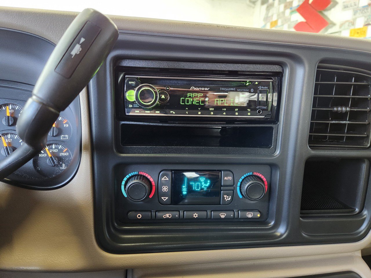 Used 2005 GMC Sierra 1500 SLT w/ Light Duty Power Package AWD/4WD image 8