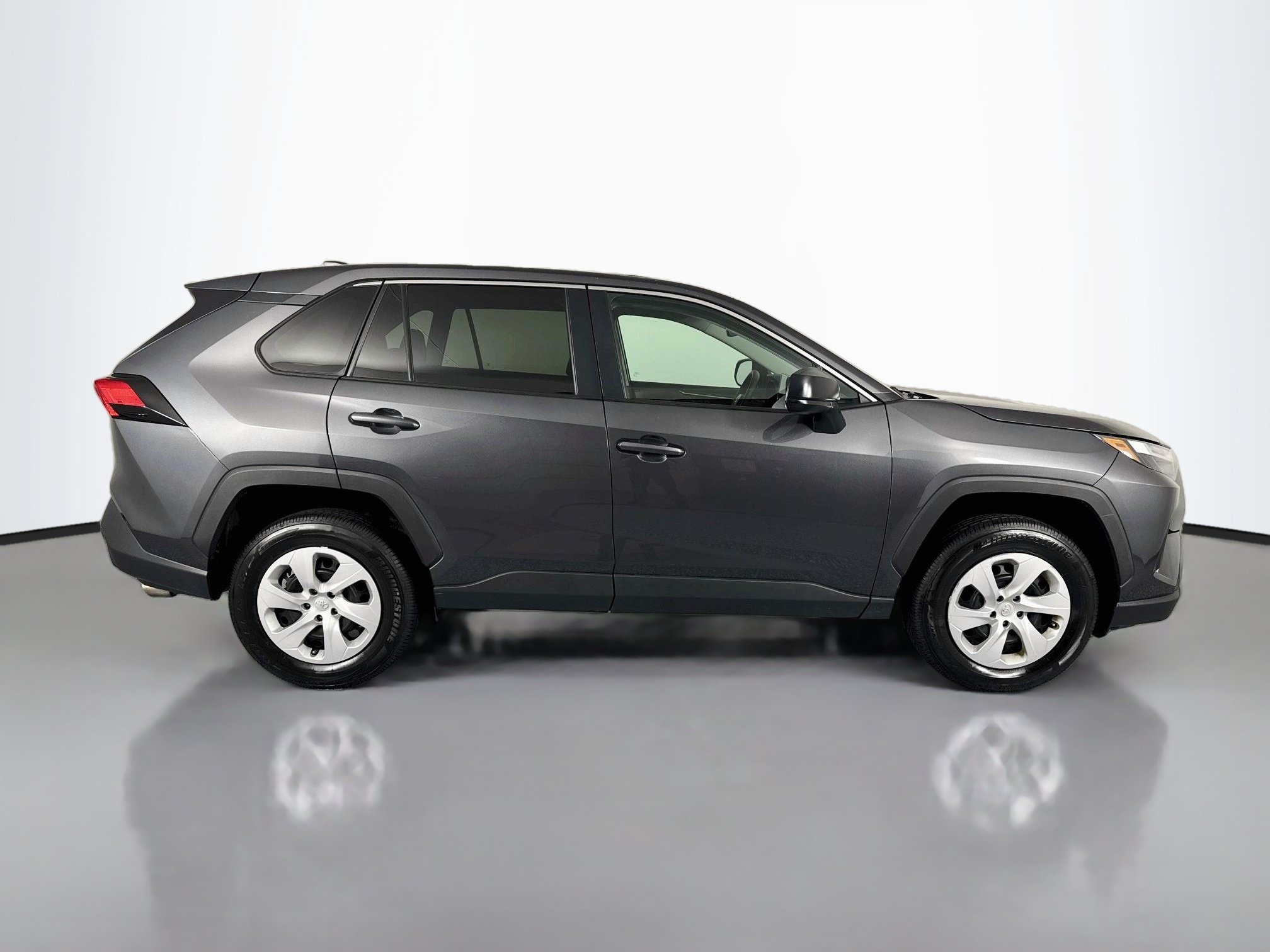 Used 2023 Toyota RAV4 LE AWD/4WD image 4