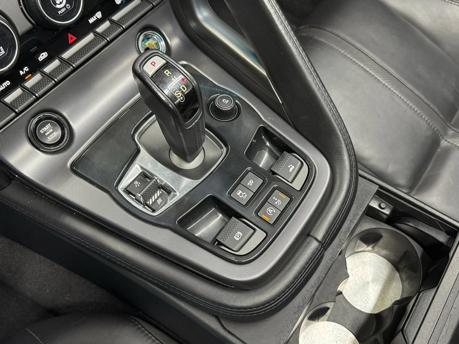 Used 2017 Jaguar F-TYPE R AWD/4WD image 29