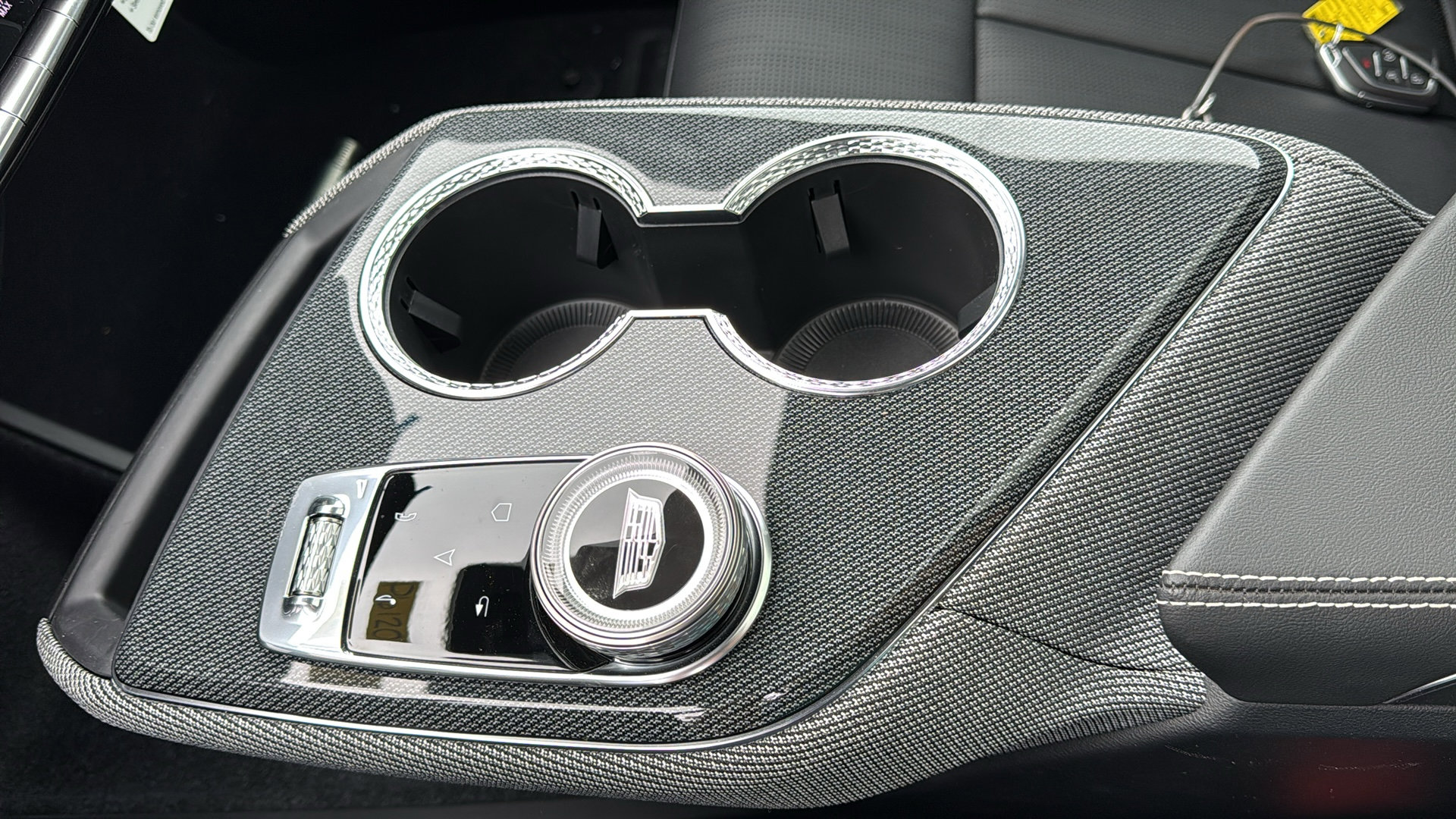 New 2026 Cadillac Optiq Luxury 2 image 22