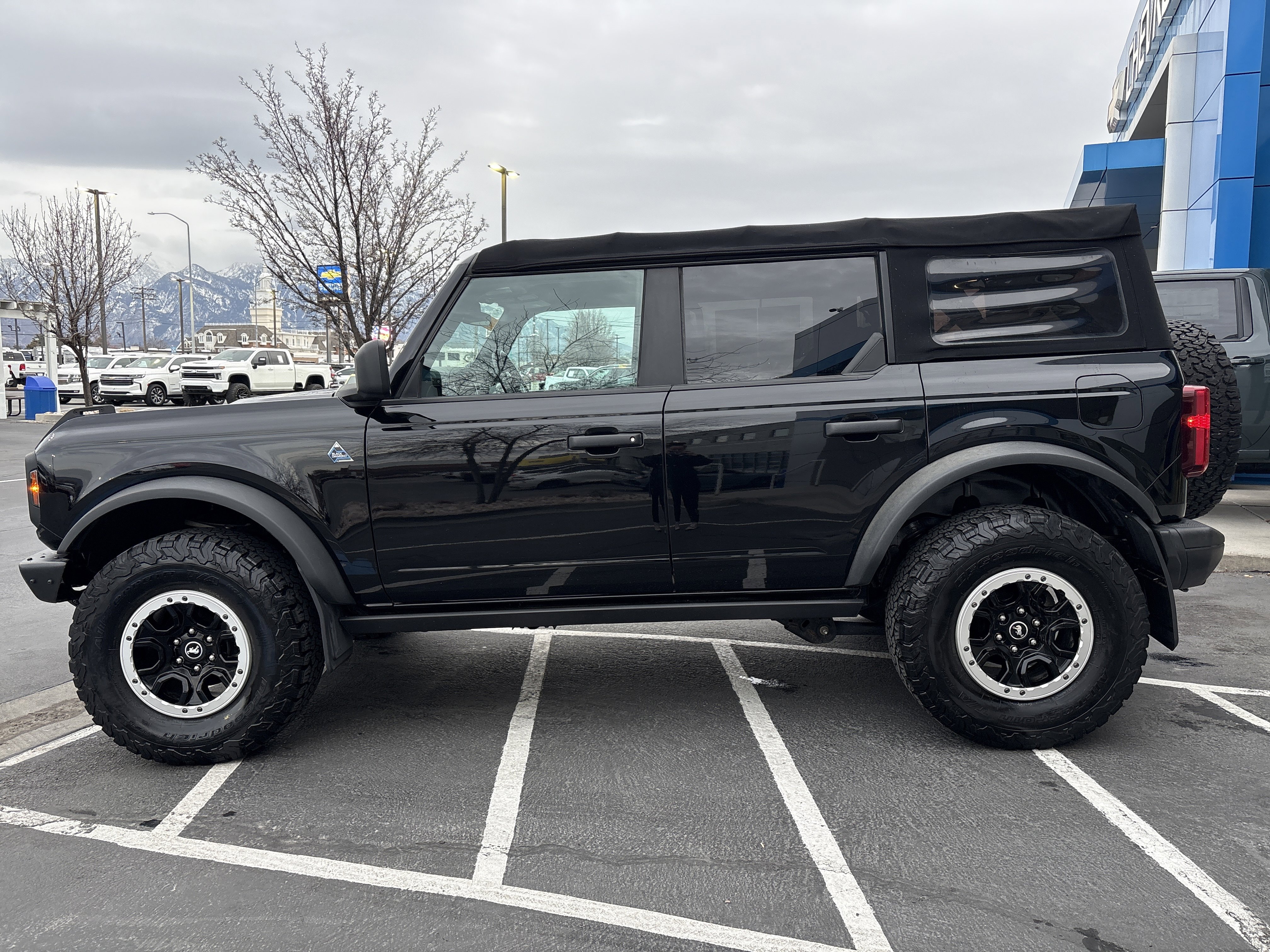 Used 2021 Ford Bronco Black Diamond w/ Sasquatch Package image 2