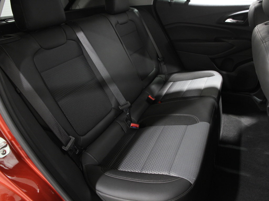 Certified 2024 Chevrolet Trax LT w/ Sunroof Package image 16