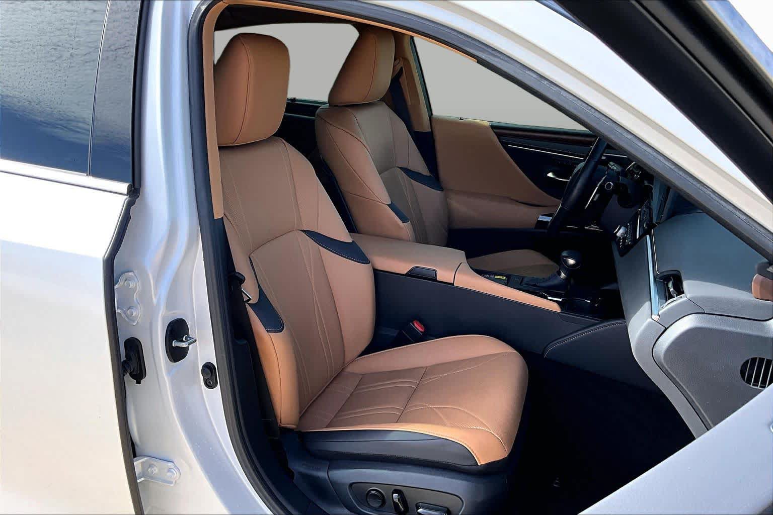 Used 2024 Lexus ES 350 Ultra Luxury w/ Accessory Package (Z2) FWD image 9
