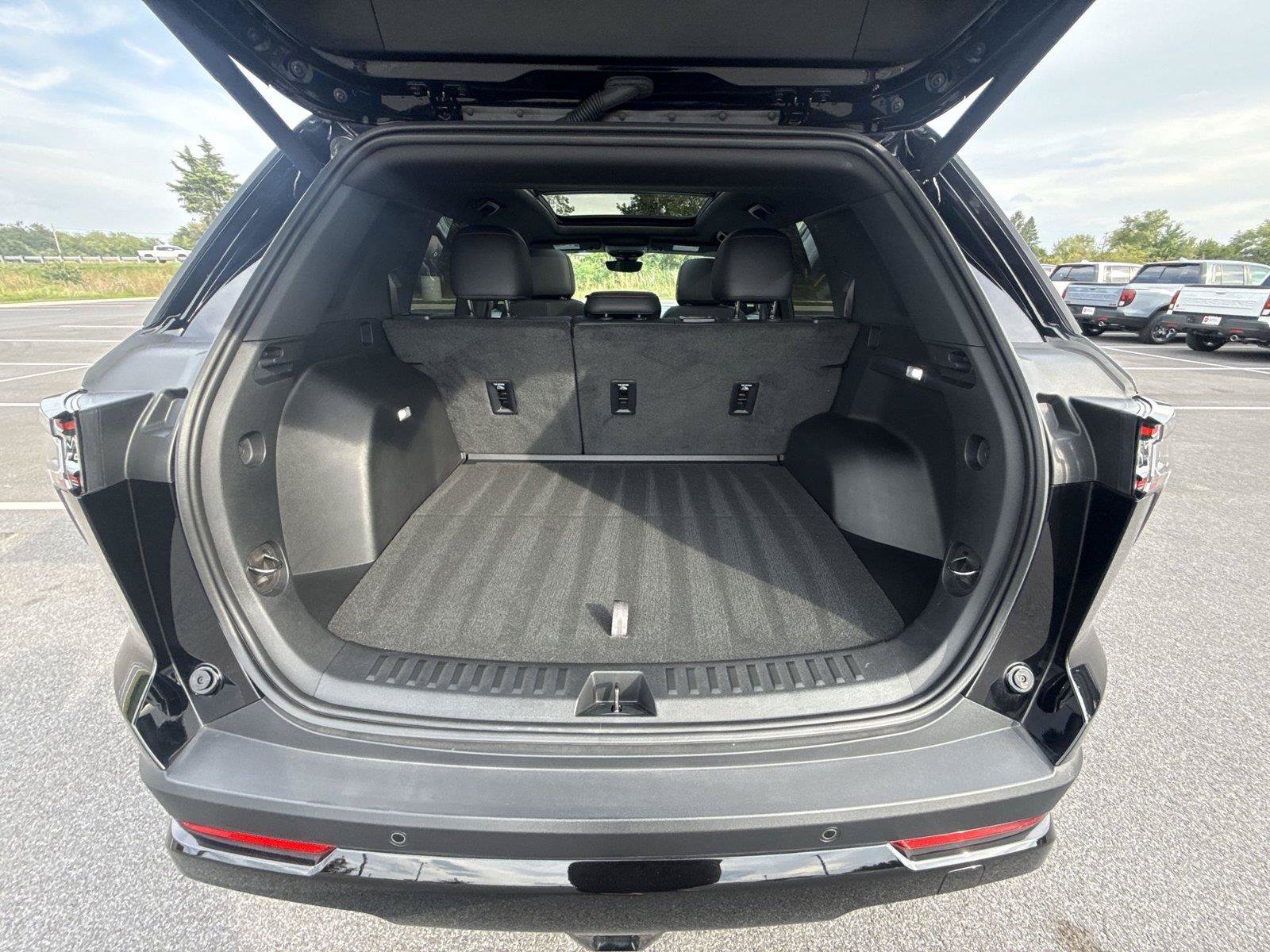 Used 2025 Chevrolet Equinox RS w/ Safety and Technology Package AWD/4WD image 18