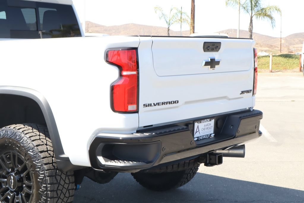 New 2026 Chevrolet Silverado 2500 ZR2 w/ LPO, Dark Essentials Package AWD/4WD image 13