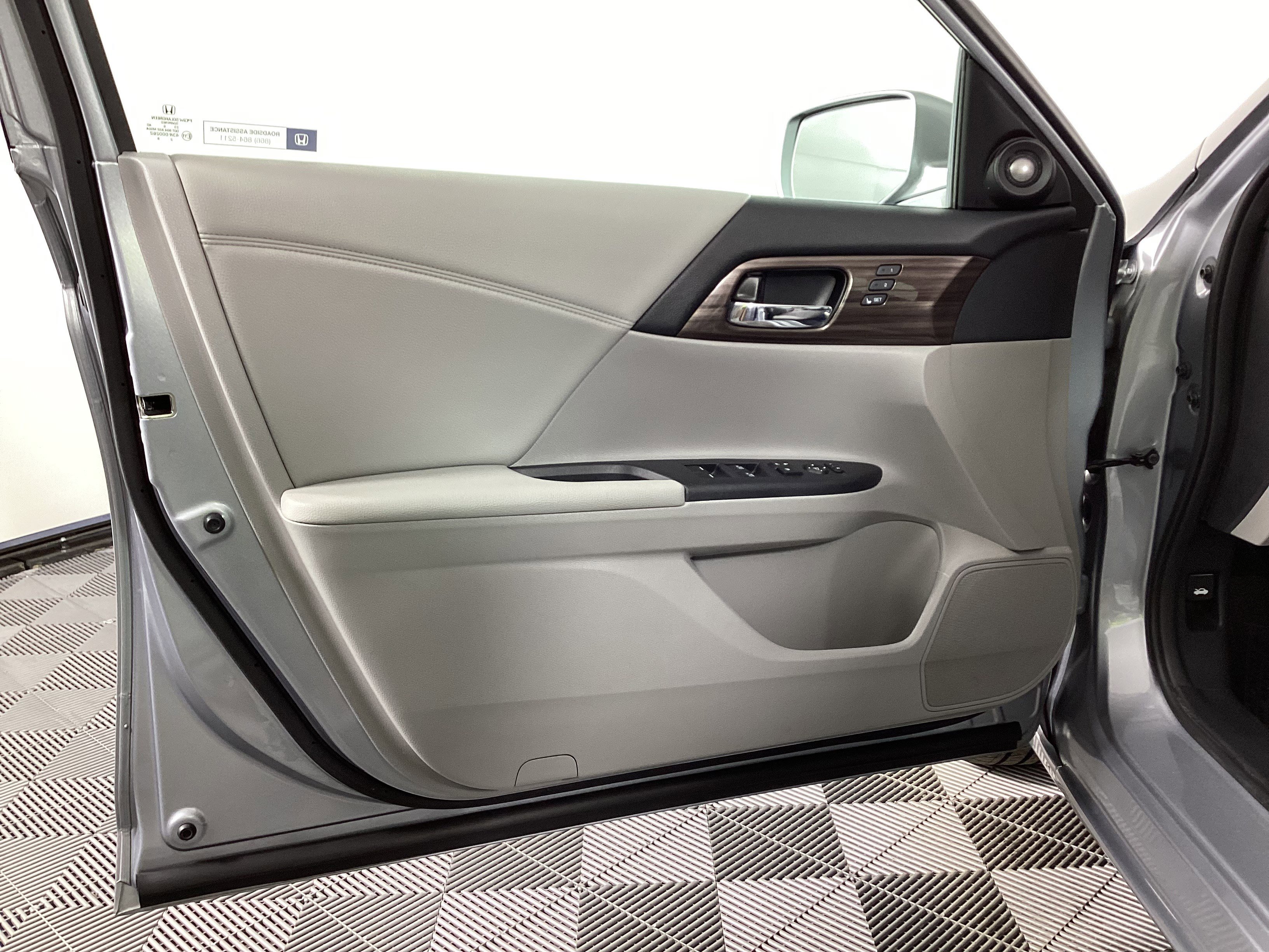 Used 2017 Honda Accord EX-L image 26