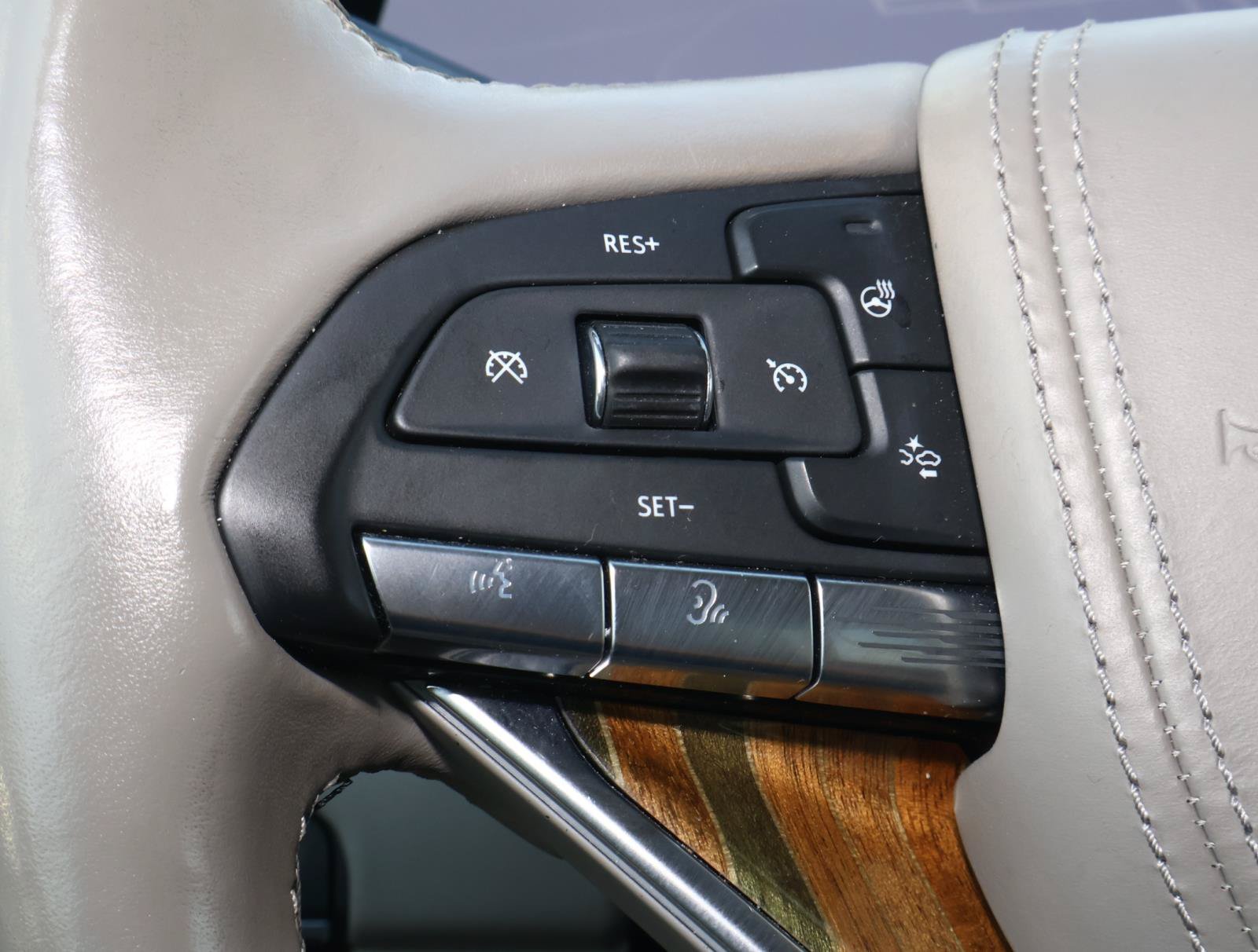 Used 2023 Cadillac Escalade Sport Platinum AWD/4WD image 28