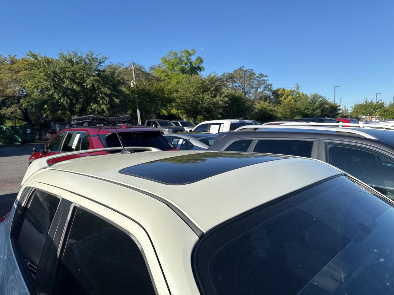 Used 2011 Nissan Juke SL image 4