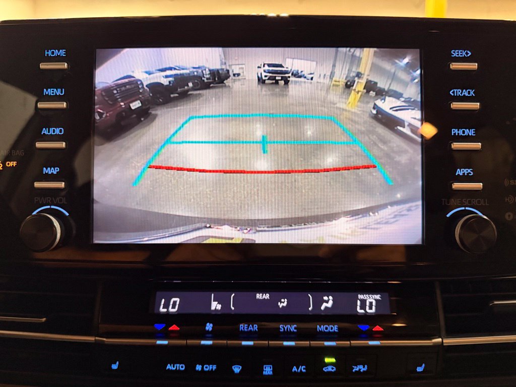 Used 2022 Toyota Sienna XLE FWD image 26