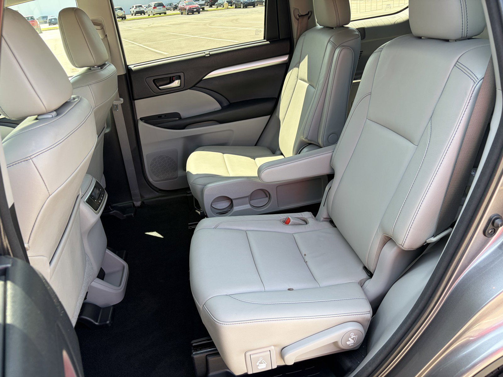 Used 2017 Toyota Highlander XLE AWD/4WD image 9