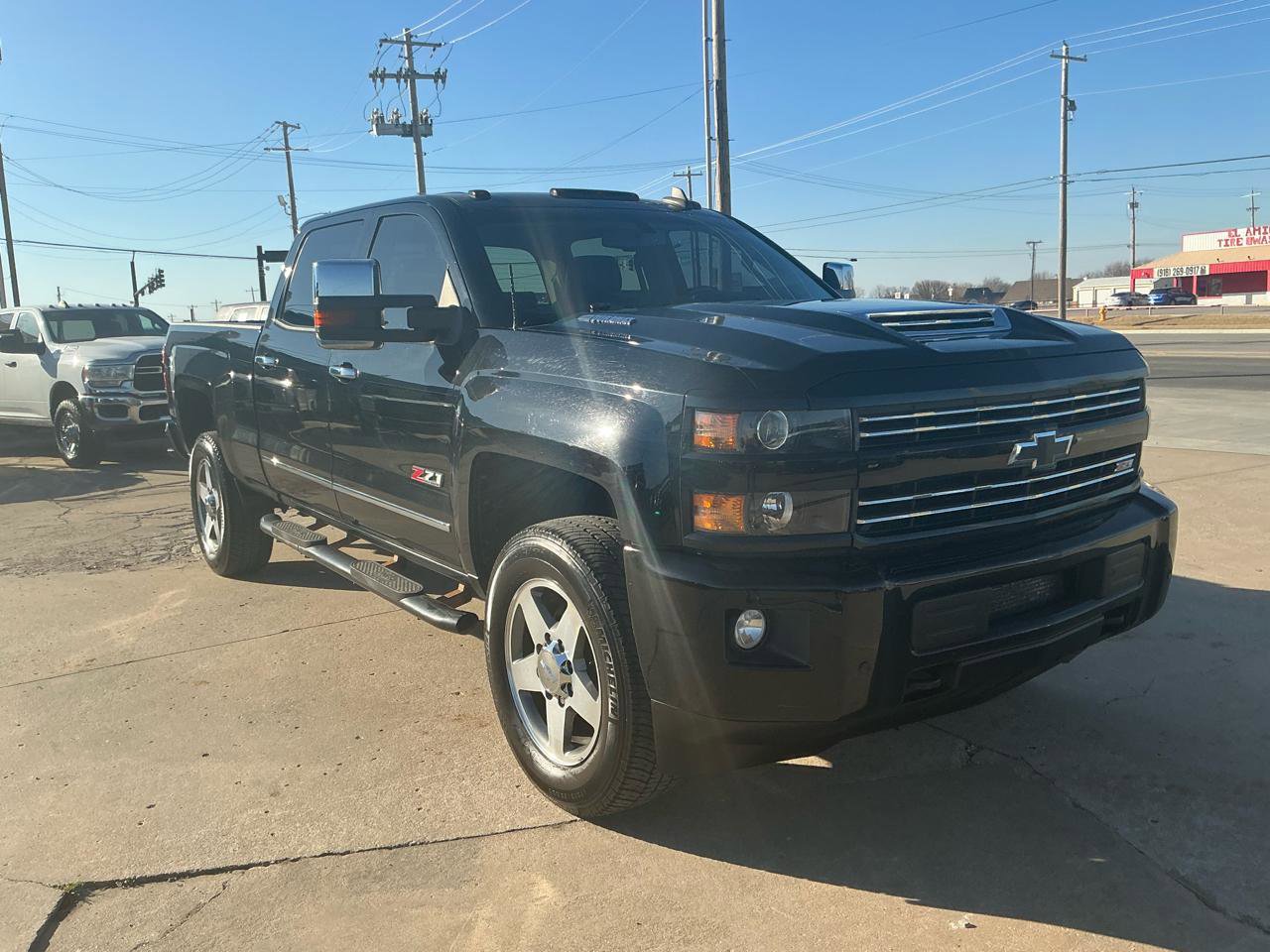 Used 2019 Chevrolet Silverado 2500 LT w/ Custom Sport Edition image 4