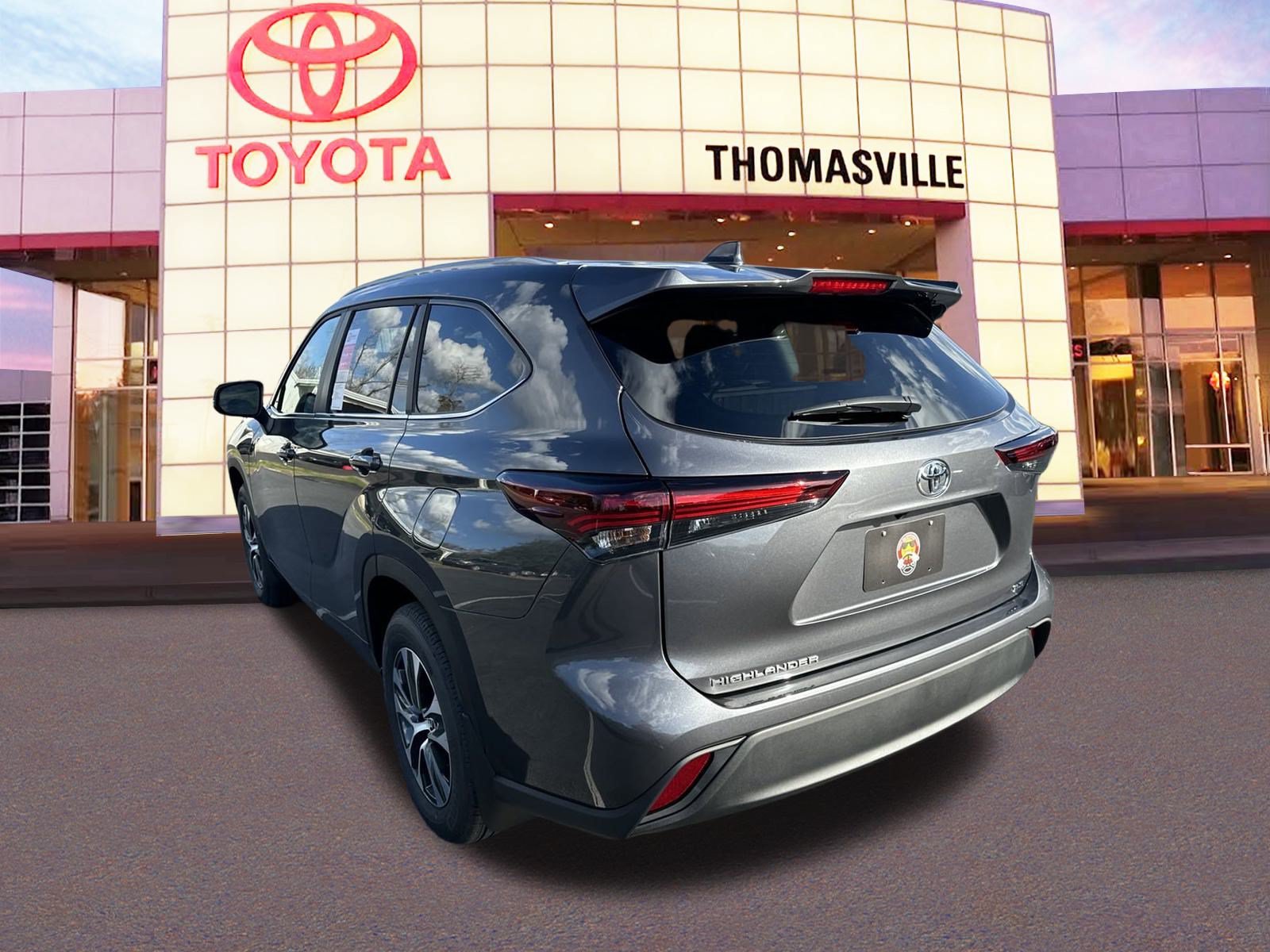 New 2025 Toyota Highlander XLE FWD image 7