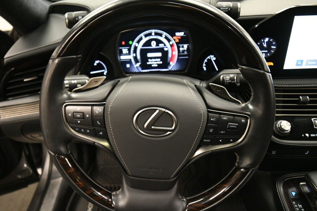 Used 2023 Lexus LS 500 AWD image 13