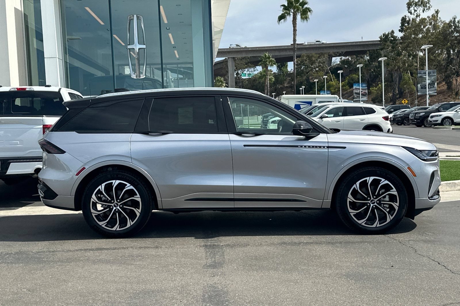 New 2026 Lincoln Nautilus Reserve AWD/4WD image 2