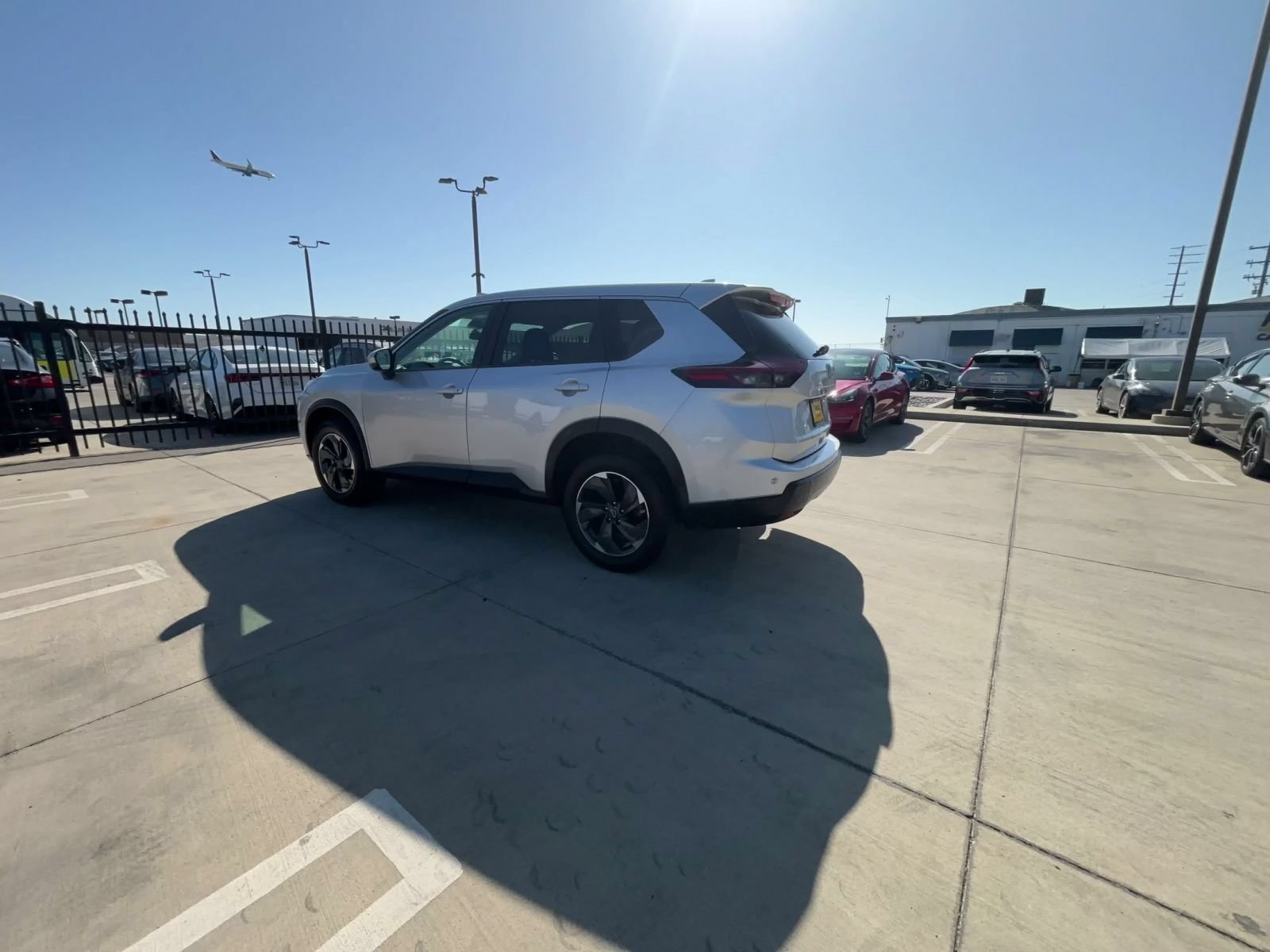 Used 2025 Nissan Rogue SV FWD image 9