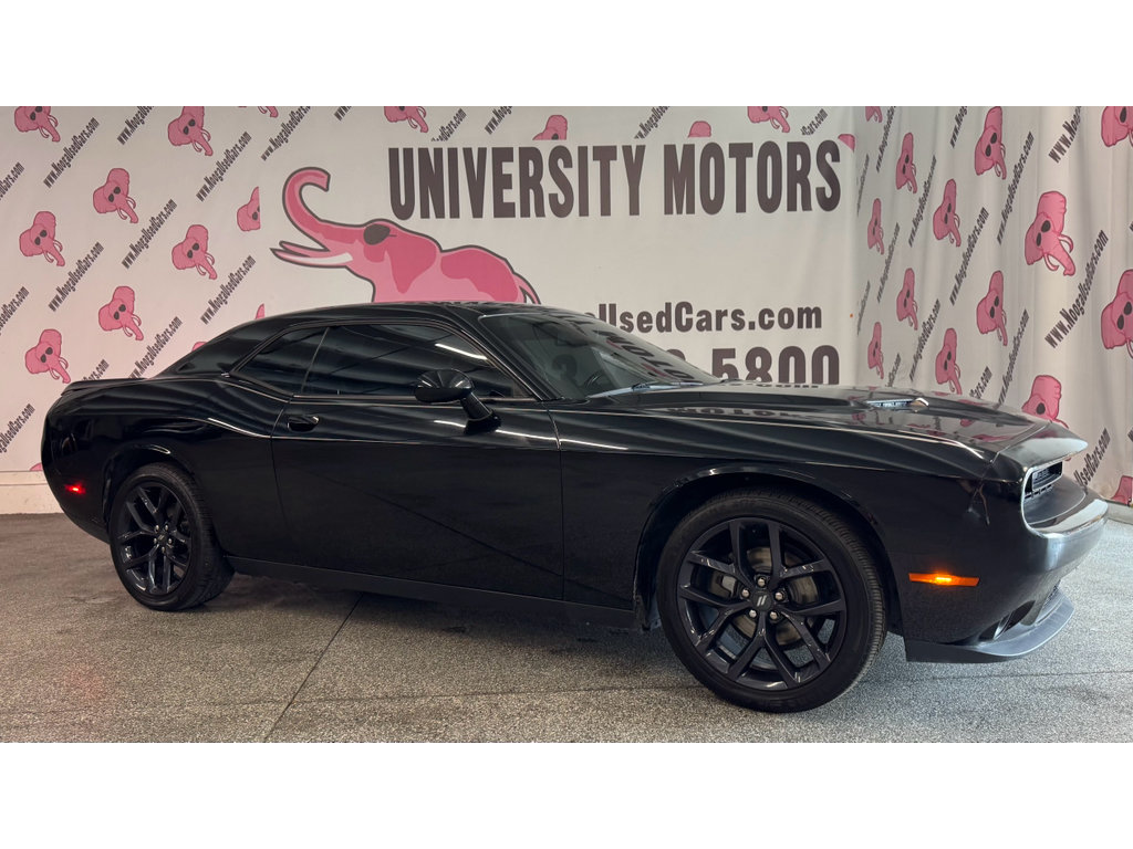 Used 2020 Dodge Challenger SXT w/ Blacktop Package RWD image 4