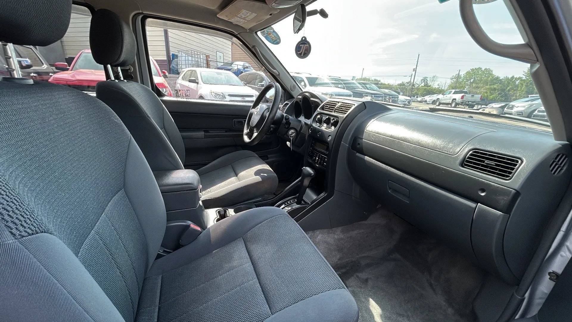 Used 2002 Nissan Frontier XE RWD image 2