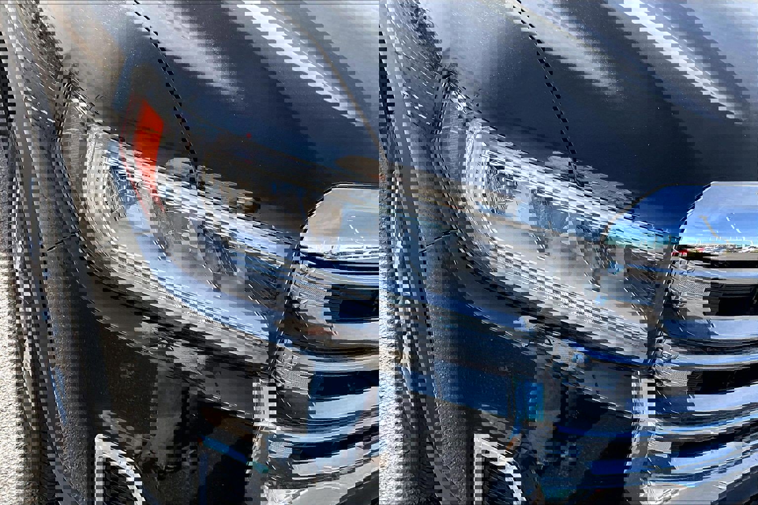 Used 2023 GMC Acadia SLT image 32