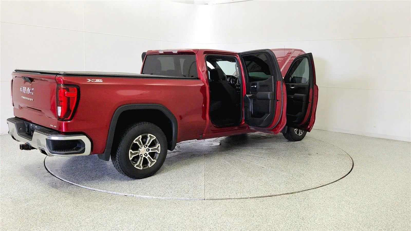 Used 2019 GMC Sierra 1500 SLE w/ X31 Off-Road Package AWD/4WD image 12