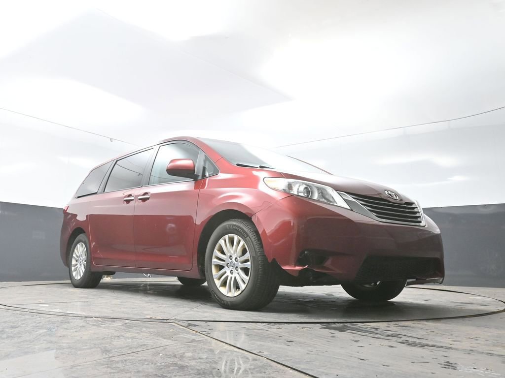 Used 2016 Toyota Sienna XLE image 23