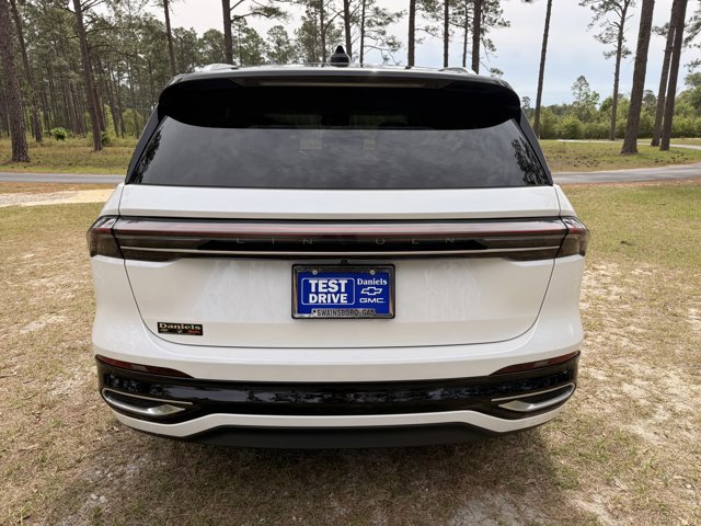 Used 2025 Lincoln Nautilus Reserve image 4