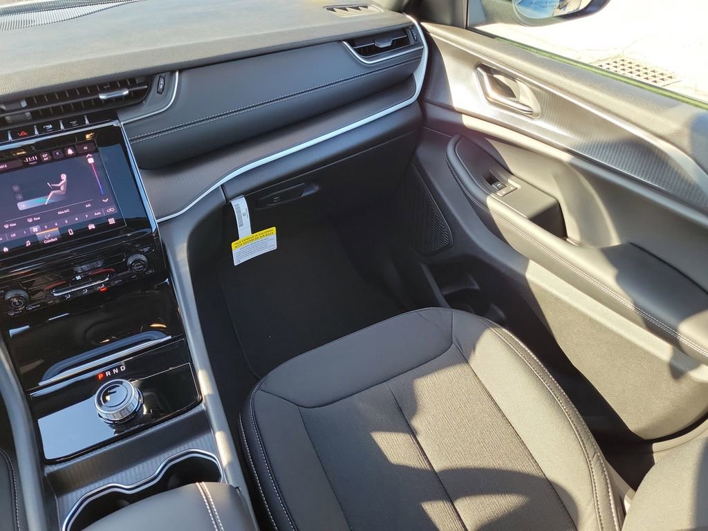 New 2025 Jeep Grand Cherokee Laredo X image 16