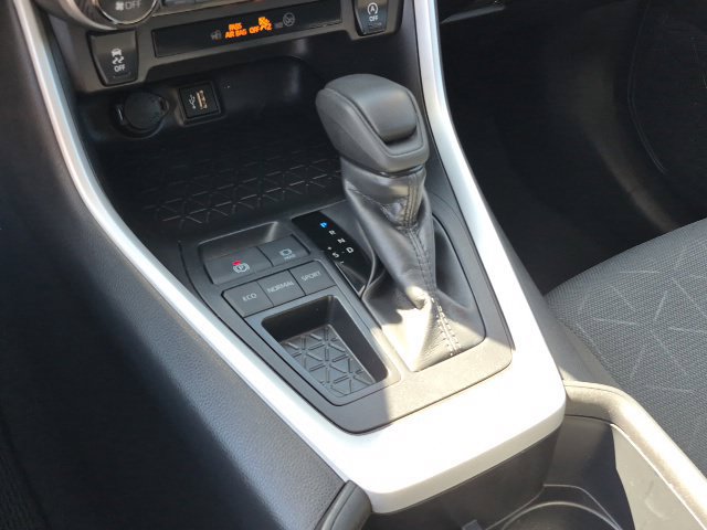 Used 2025 Toyota RAV4 XLE FWD image 12