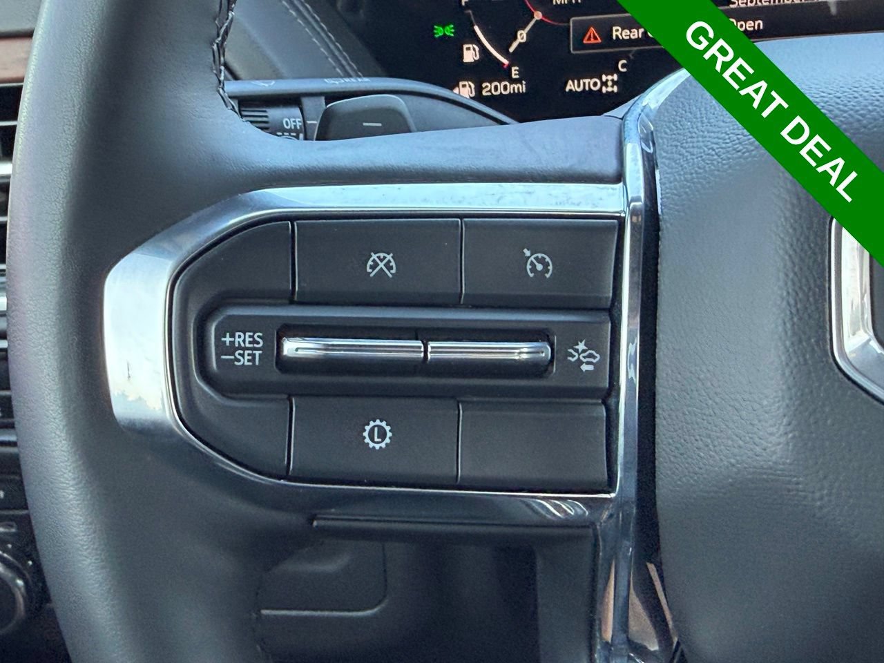 Used 2025 GMC Yukon Denali AWD/4WD image 17